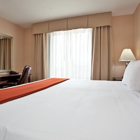 Holiday Inn Express Hotel & Suites Tipp City By Ihg Exterior foto