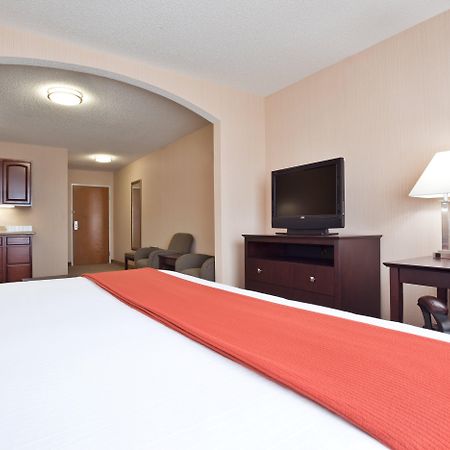 Holiday Inn Express Hotel & Suites Tipp City By Ihg Exterior foto