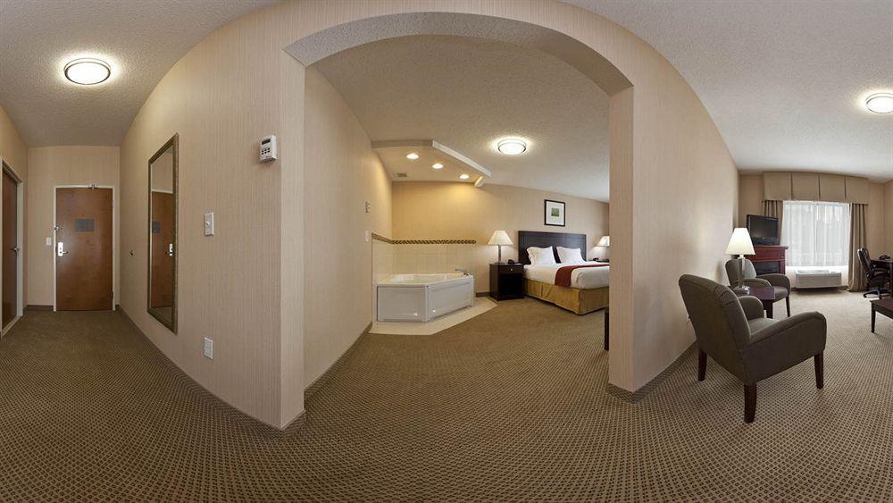 Holiday Inn Express Hotel & Suites Tipp City By Ihg Exterior foto