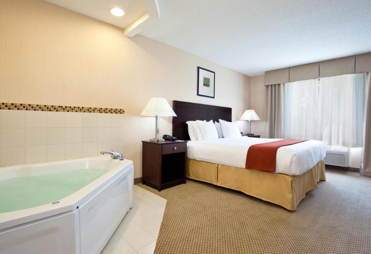 Holiday Inn Express Hotel & Suites Tipp City By Ihg Exterior foto