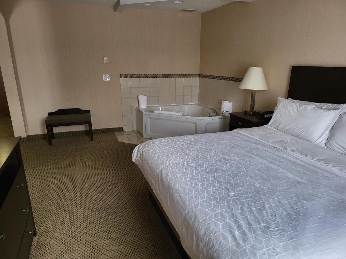 Holiday Inn Express Hotel & Suites Tipp City By Ihg Exterior foto