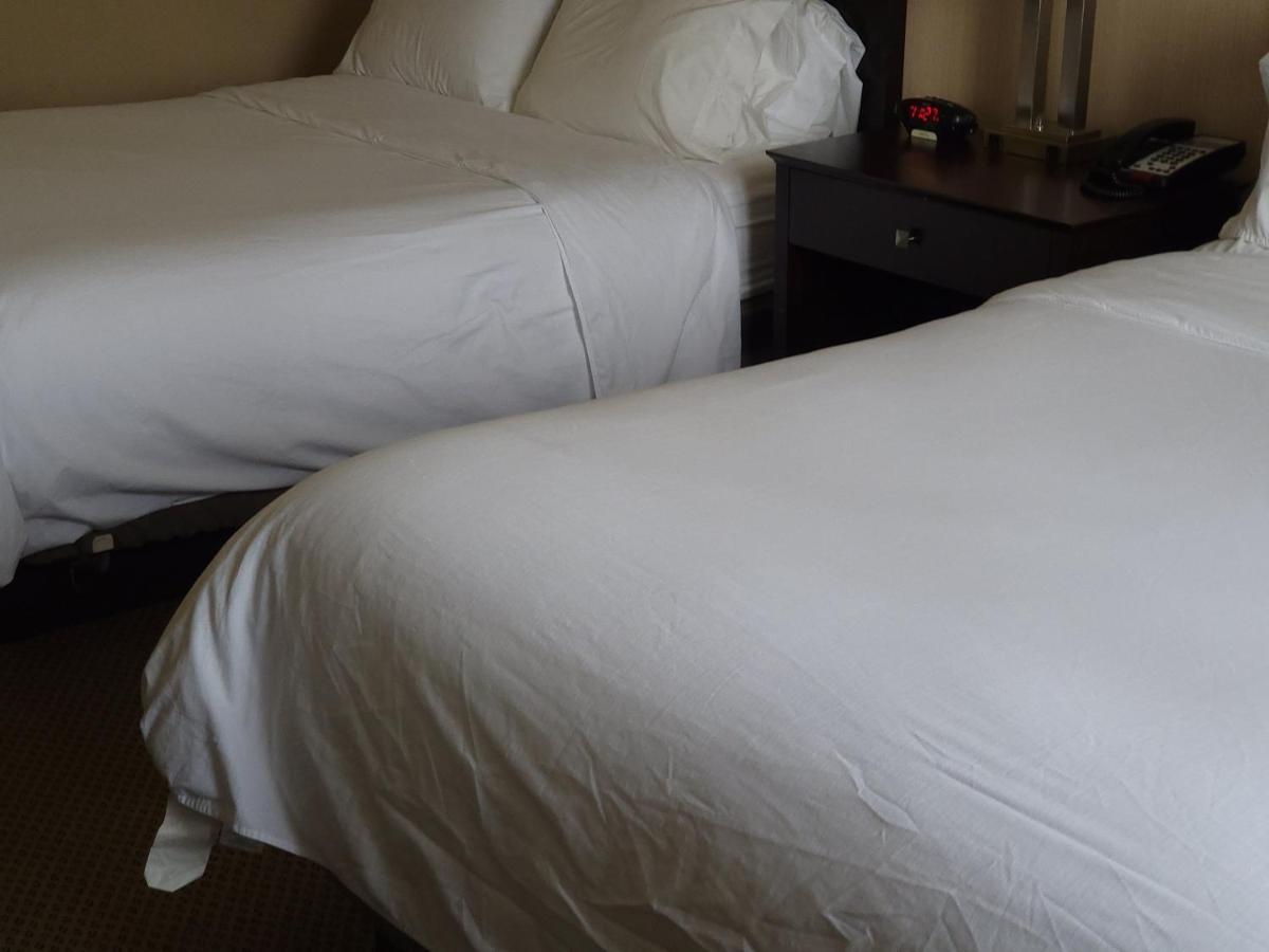 Holiday Inn Express Hotel & Suites Tipp City By Ihg Exterior foto