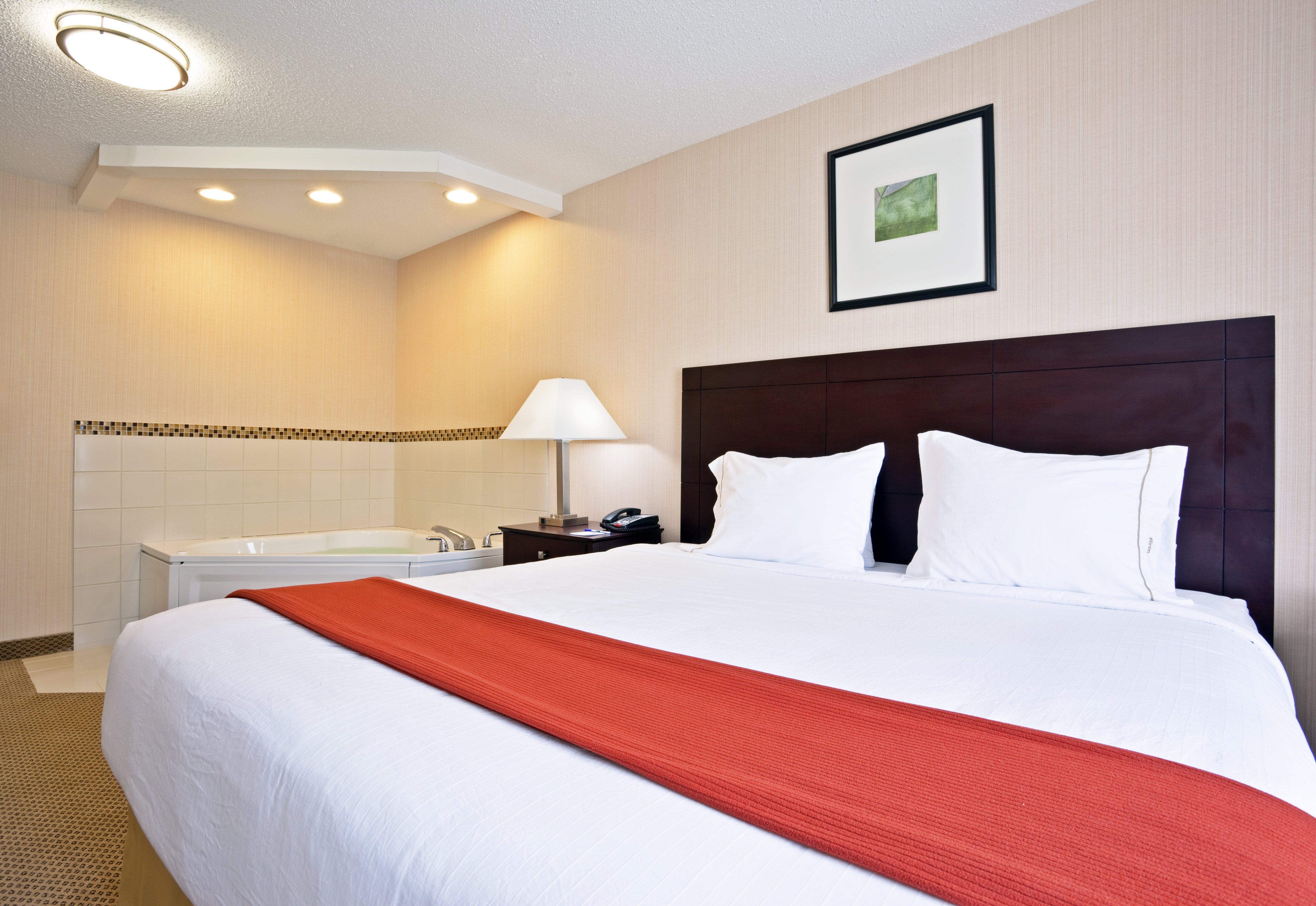 Holiday Inn Express Hotel & Suites Tipp City By Ihg Exterior foto