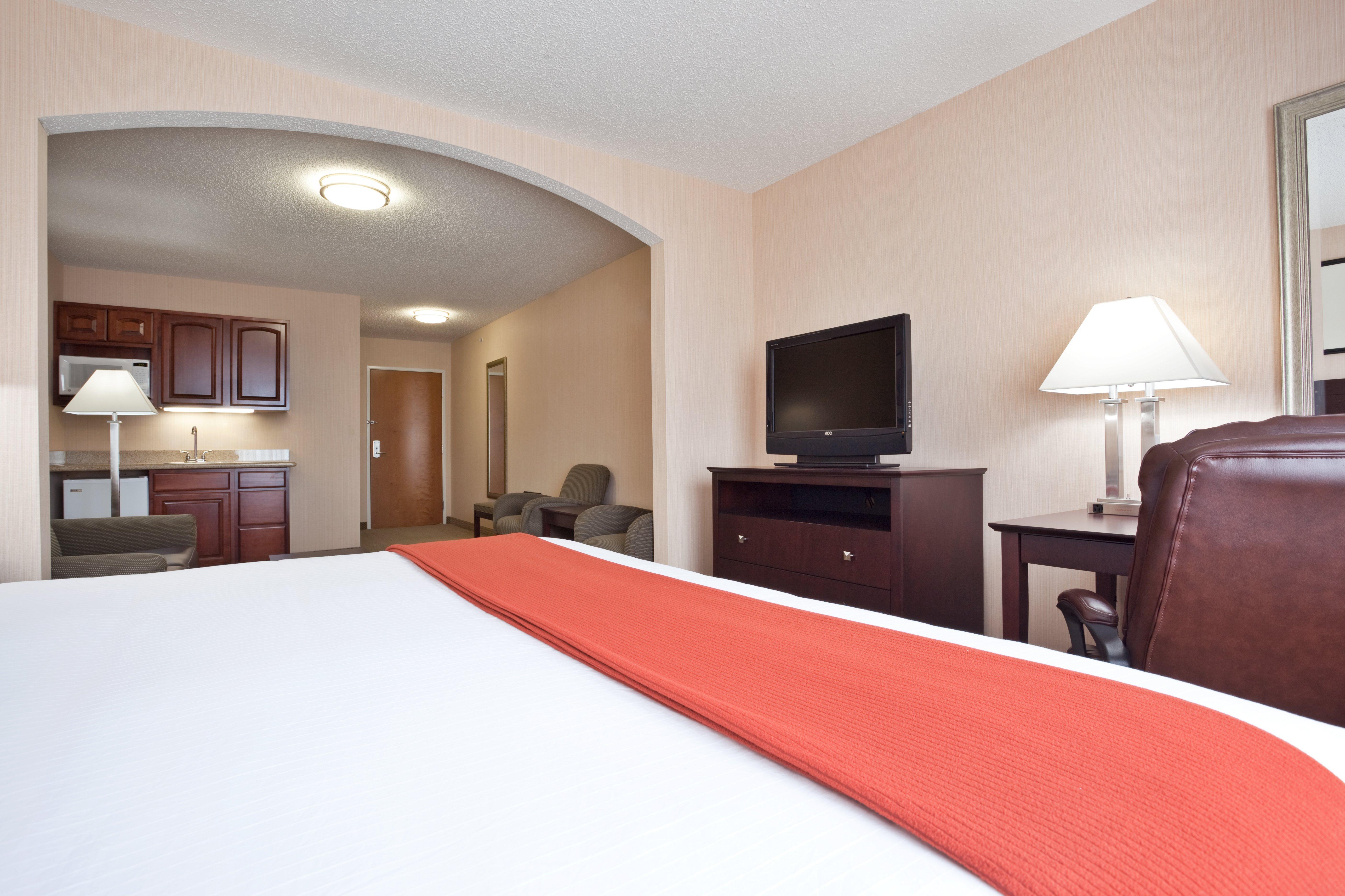 Holiday Inn Express Hotel & Suites Tipp City By Ihg Exterior foto